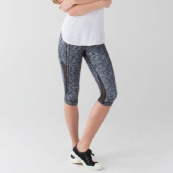 Lululemon Drop It Like It's Hot Crop Leggings in Dramatic Static White Black - Picture 2 of 8